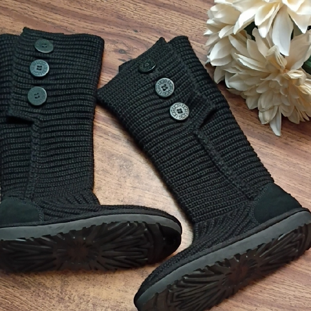 😍UGG Tall Cardy Black Knit Boots with 3 Button Detail